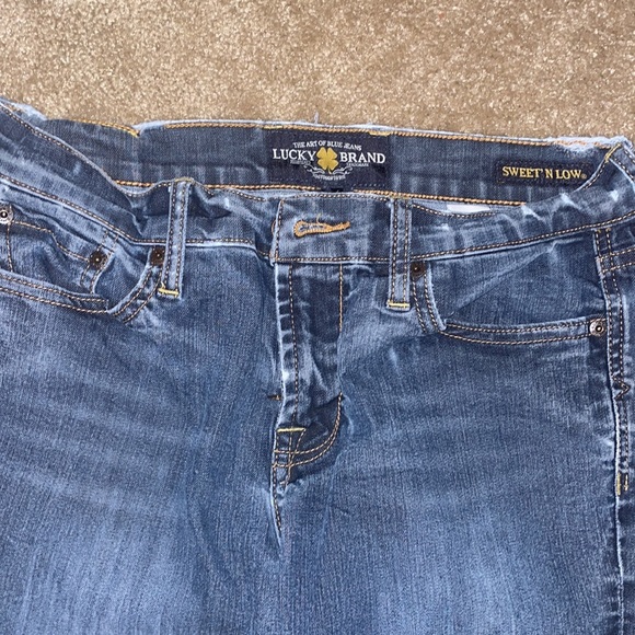 Lucky brand women’s jeans- 6/28 boot cut - Picture 2 of 6